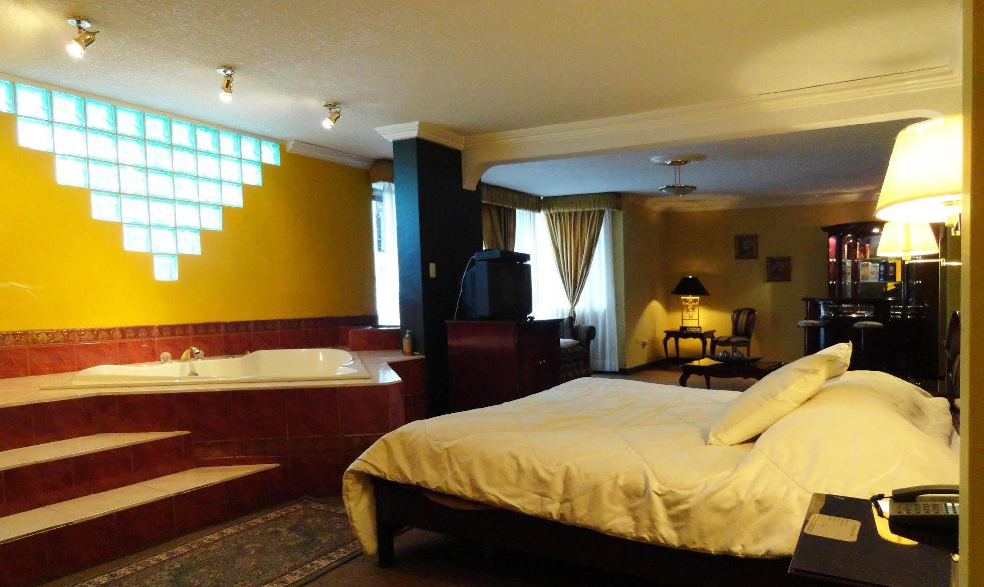 Hotel Suites Gonzalez Suarez Quito Kültér fotó